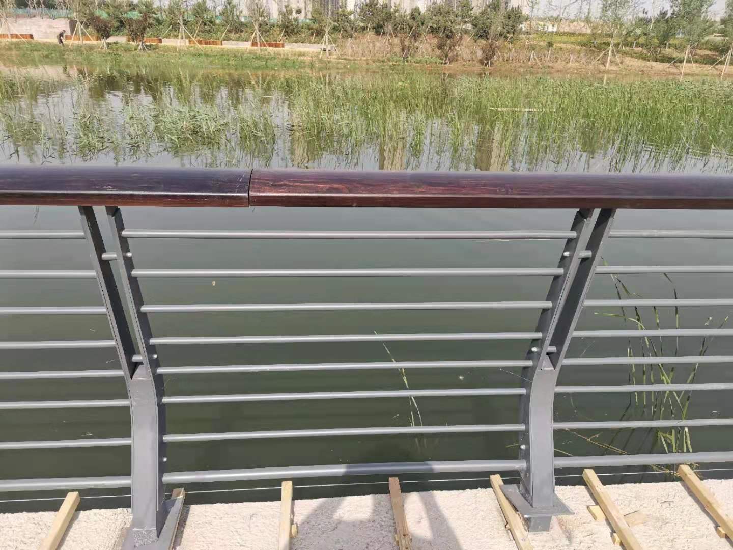 渭南市桥梁防撞护栏灯光护栏 - 厂家